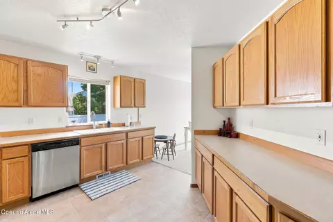 Kitchen - 3285 N Ping Rd, Post Falls, ID 83854 photo 4 of 5