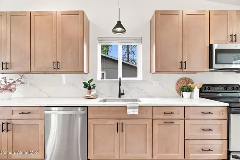 Kitchen - 307 E 10th Ave, Post Falls, ID 83854 photo 3 of 4