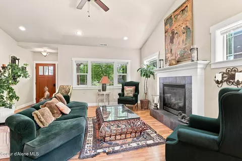 Living - 1402 River Rock Rd, Sandpoint, ID 83864 photo 2 of 3