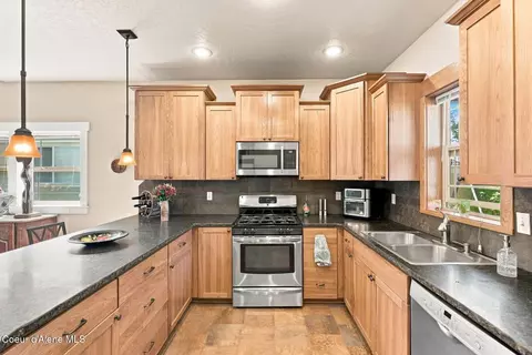 Kitchen - 1402 River Rock Rd, Sandpoint, ID 83864 photo 3 of 3