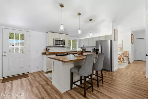Kitchen - 16020 E 5th St, Bayview, ID 83803 photo 4 of 5