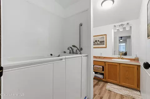 Bath - 16020 E 5th St, Bayview, ID 83803 photo 5 of 5