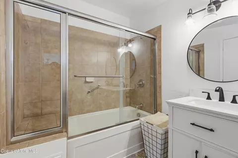 Bath - 16020 E 5th St, Bayview, ID 83803 photo 3 of 5