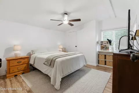 Bedroom - 16020 E 5th St, Bayview, ID 83803 photo 1 of 6