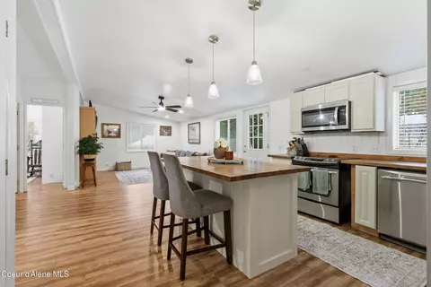 Kitchen - 16020 E 5th St, Bayview, ID 83803 photo 1 of 5