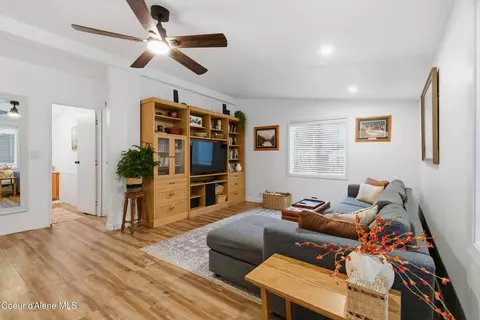 Living - 16020 E 5th St, Bayview, ID 83803 photo 3 of 3