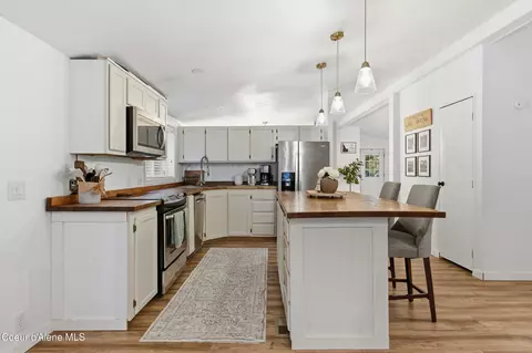 Kitchen - 16020 E 5th St, Bayview, ID 83803 photo 5 of 5