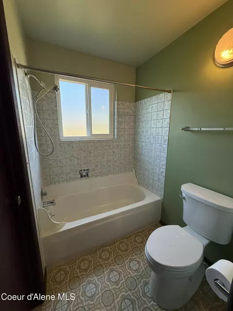 Bath - 409 Emerald Dr, Kellogg, ID 83837 photo 2 of 4