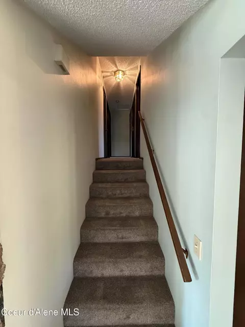 Entry Way - 409 Emerald Dr, Kellogg, ID 83837 photo 1 of 2