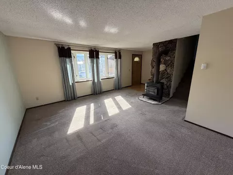 Living - 409 Emerald Dr, Kellogg, ID 83837 photo 2 of 4