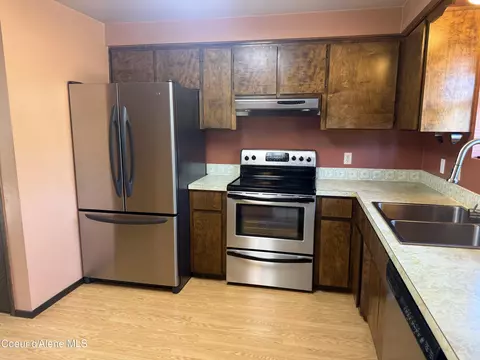 Kitchen - 409 Emerald Dr, Kellogg, ID 83837 photo 1 of 3