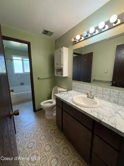 Bath - 409 Emerald Dr, Kellogg, ID 83837 photo 1 of 4