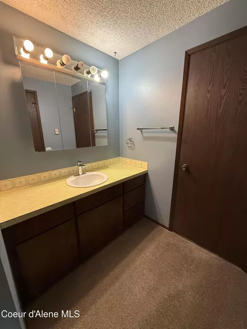 Bath - 409 Emerald Dr, Kellogg, ID 83837 photo 3 of 4
