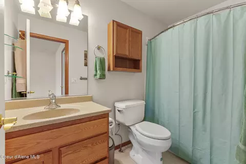 Bath - 5058 E Mossberg Cir, Post Falls, ID 83854 photo 3 of 4