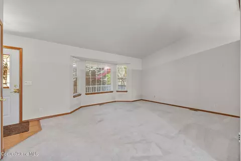Living - 5058 E Mossberg Cir, Post Falls, ID 83854 photo 1 of 7