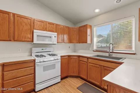 Kitchen - 5058 E Mossberg Cir, Post Falls, ID 83854 photo 4 of 6