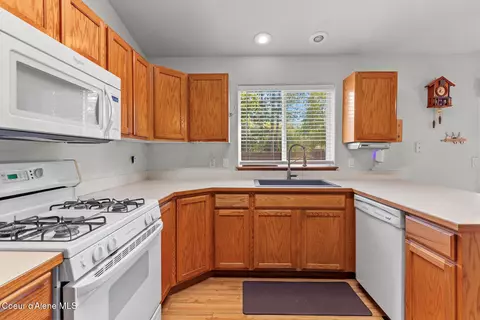 Kitchen - 5058 E Mossberg Cir, Post Falls, ID 83854 photo 5 of 6