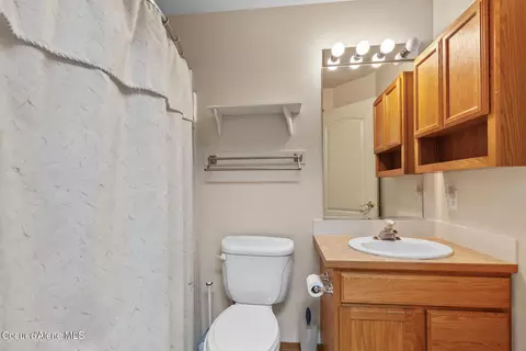 Bath - 5058 E Mossberg Cir, Post Falls, ID 83854 photo 4 of 4
