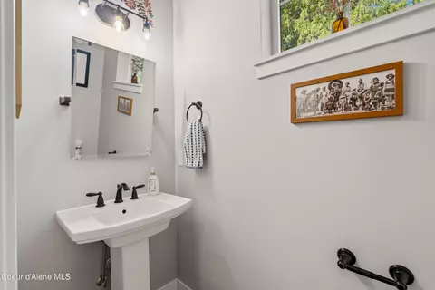 Bath - 685 Railroad Ave, Dover, ID 83825 photo 4 of 5