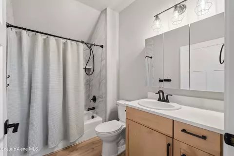 Bath - 685 Railroad Ave, Dover, ID 83825 photo 5 of 5