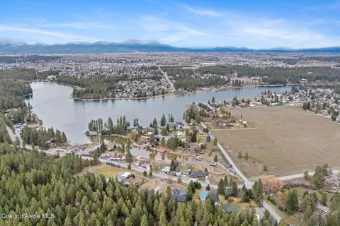 View/Area - 11074 W Riverview Dr, Post Falls, ID 83854 photo 2 of 8