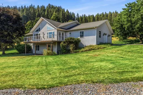 7446 Sundance Ln, Bonners Ferry, ID 83805