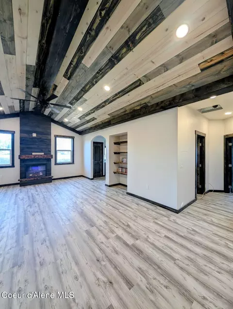 6856 Selkirk St, Bonners Ferry, ID 83805