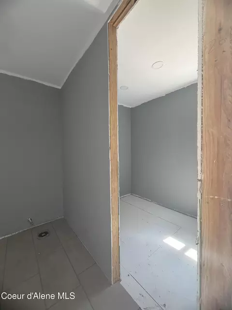 Bath - 787 Delaney Dr, Sagle, ID 83860 photo 2 of 3