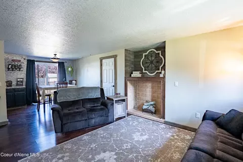 Living - 1515 E Park Ln, Post Falls, ID 83854 photo 2 of 2