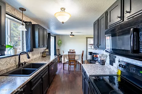 Kitchen - 1515 E Park Ln, Post Falls, ID 83854 photo 1 of 2