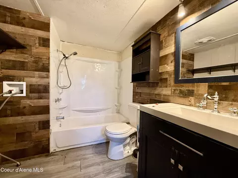 Bath - 1314 Polaris Ave, Osburn, ID 83849 photo 1 of 1