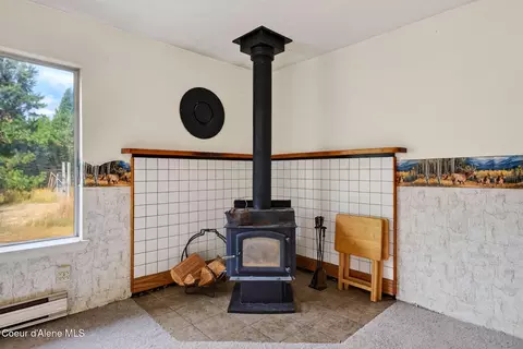 Living - 76 Tower Rd, Naples, ID 83847 photo 5 of 7