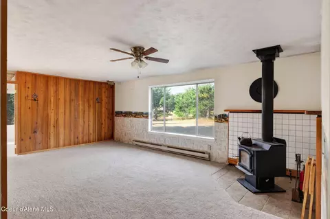 Living - 76 Tower Rd, Naples, ID 83847 photo 4 of 7