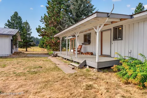 Exterior - 76 Tower Rd, Naples, ID 83847 photo 2 of 14
