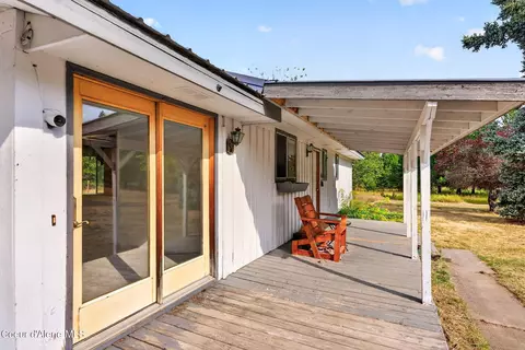 Exterior - 76 Tower Rd, Naples, ID 83847 photo 3 of 14