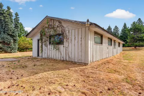Exterior - 76 Tower Rd, Naples, ID 83847 photo 7 of 14
