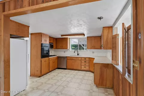 Kitchen - 76 Tower Rd, Naples, ID 83847 photo 1 of 2