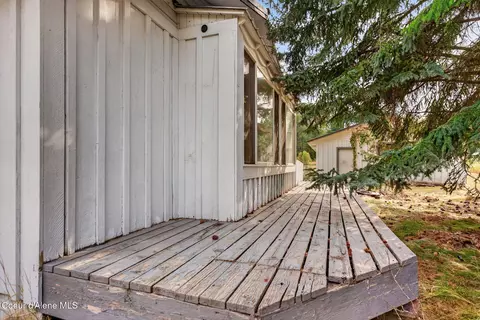 Exterior - 76 Tower Rd, Naples, ID 83847 photo 5 of 14