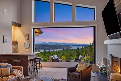 9203 S Kapalua Rd, Harrison, ID 83833