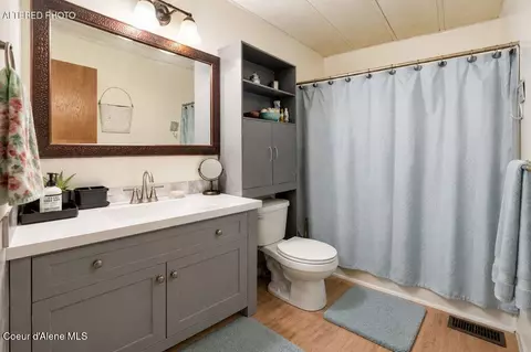 Bath - 415 S Olive Ave, Sandpoint, ID 83864 photo 1 of 1
