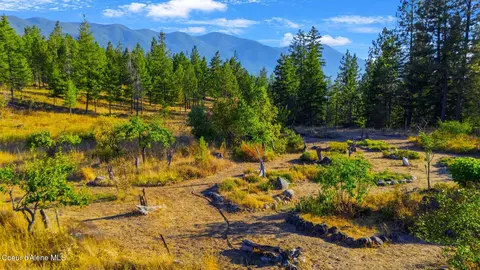 528 Glacier Rd, Bonners Ferry, ID 83805