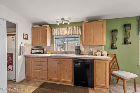 Kitchen - 2203 W Jester Way, Post Falls, ID 83854 photo 3 of 3