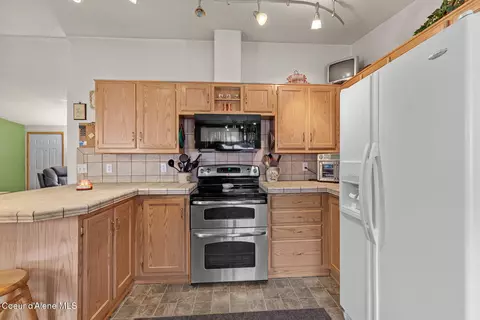 Kitchen - 2203 W Jester Way, Post Falls, ID 83854 photo 2 of 3