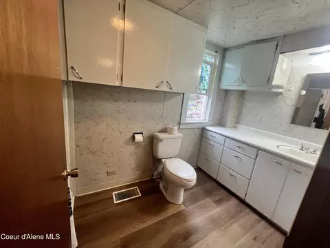 Bath - 254 Copper St, Mullan, ID 83846 photo 1 of 3
