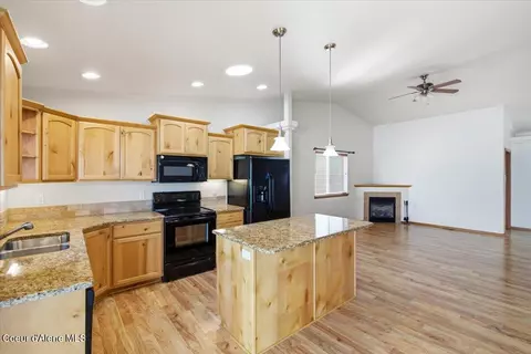 8745 W Zion St, Rathdrum, ID 83858