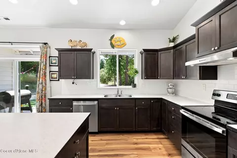 Kitchen - 113 Hawkwind Trl, Cocolalla, ID 83813 photo 2 of 4
