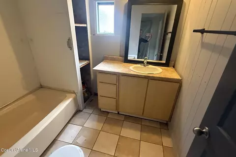 Bath - 8638 W Park Lp Lp, Rathdrum, ID 83858 photo 1 of 3