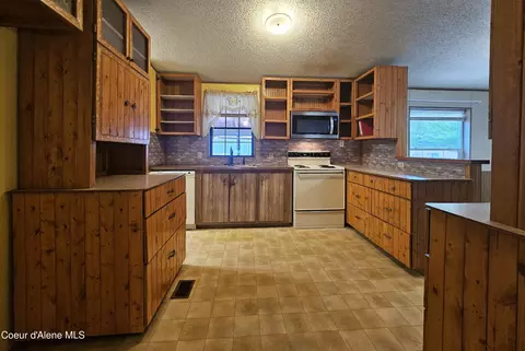 Kitchen - 122 2nd Ave, Wallace, ID 83873 photo 3 of 3