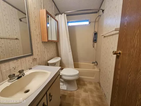 Bath - 122 2nd Ave, Wallace, ID 83873 photo 4 of 5