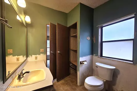 Bath - 122 2nd Ave, Wallace, ID 83873 photo 3 of 5